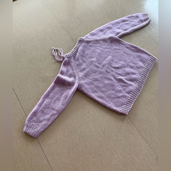 VINTAGE HAND KNIT GIRL’S PURPLE SWEATER - Picture 4 of 8